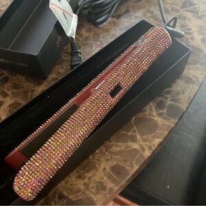 Great softly used flat iron blinded out with high temp of 400